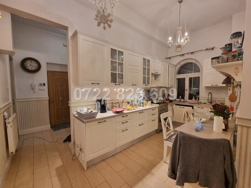 Eroilor  Apartament 4 camere 150mp + curte