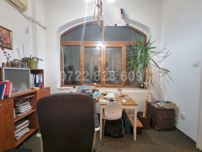 Eroilor  Apartament 4 camere 150mp + curte